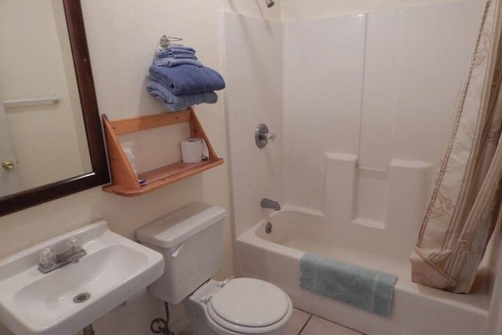 Room 32 of 35