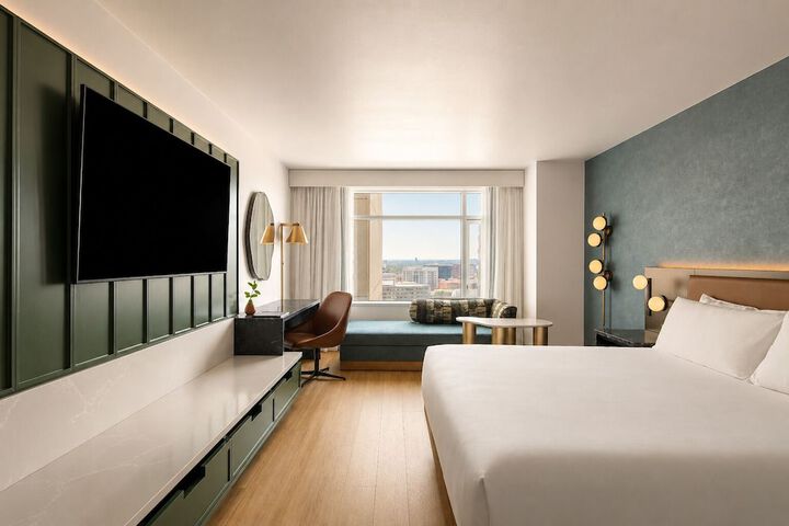 Room 33 of 144