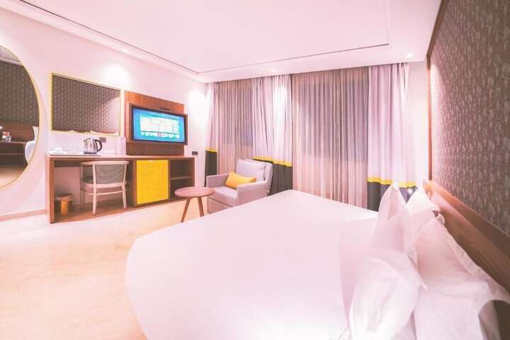 Room 16 of 32
