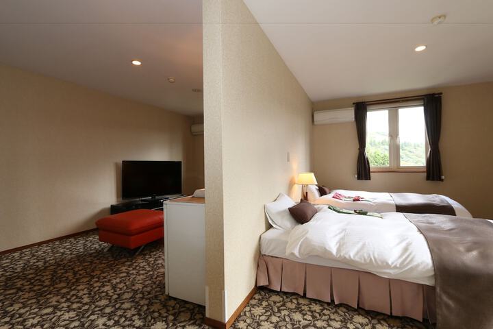 Room 7 of 27