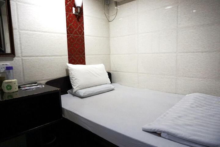 Room 34 of 58