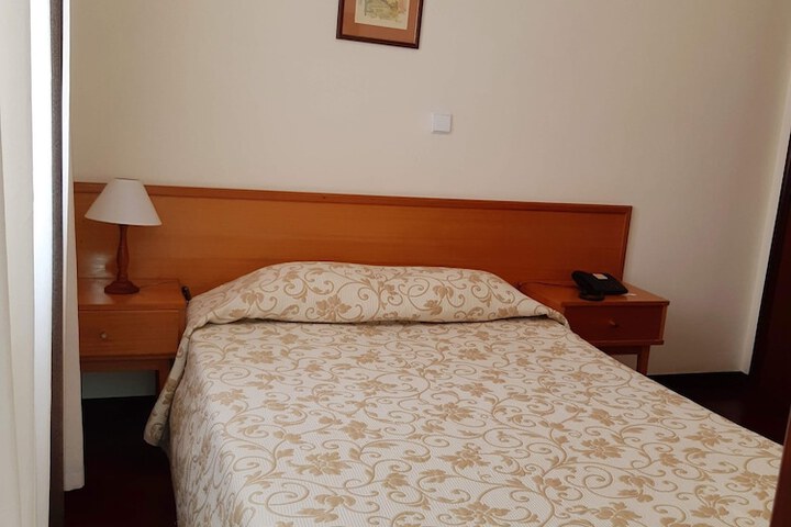 Room 9 of 30