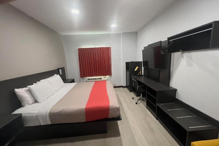 1 King Bed