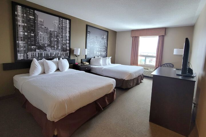 2 Queen Beds (7 of 17)