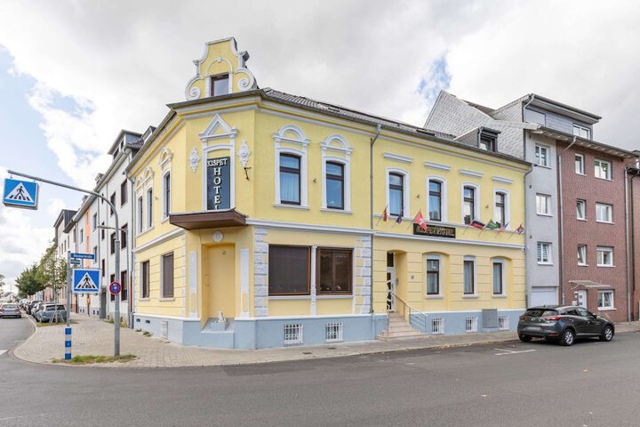 Apartment in Oberhausen Near a Lake