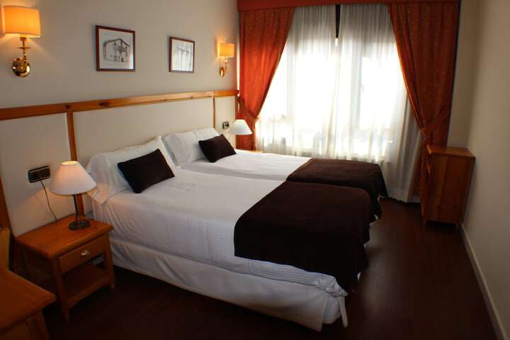 Room 7 of 33