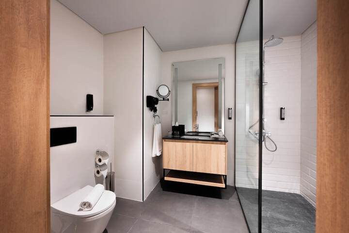 Room 48 of 195