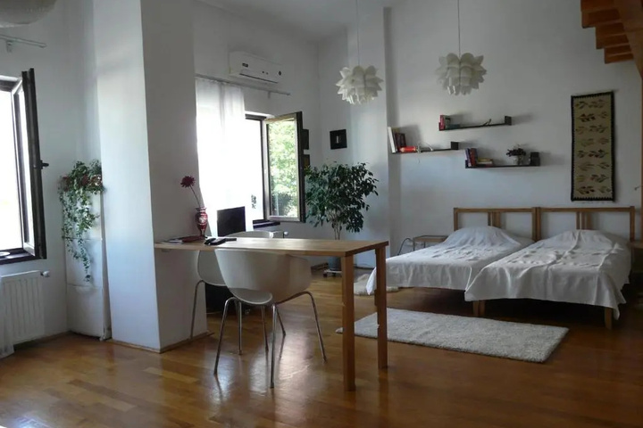 Room 5 of 11