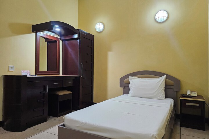 Room 10 of 72