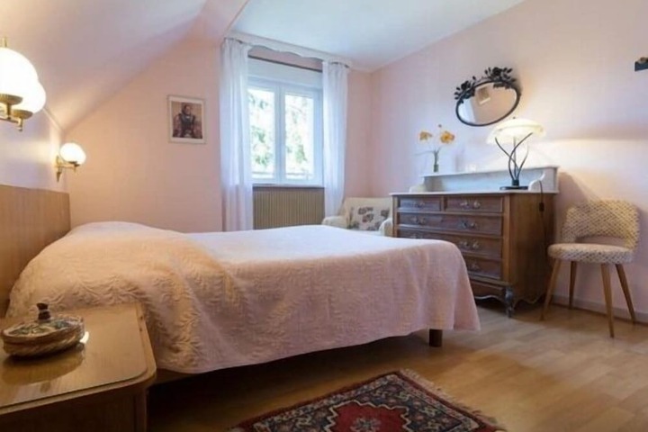 Room 10 of 50