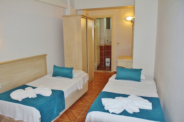 Room 2 of 16