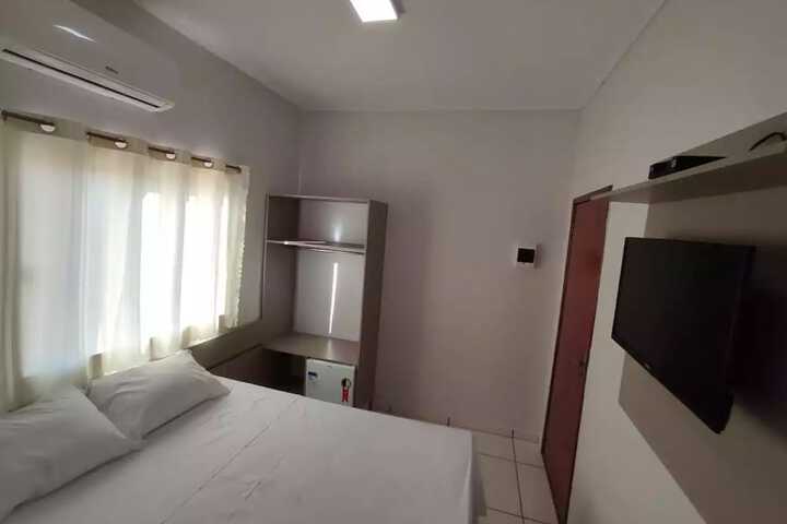 Room 2 of 10