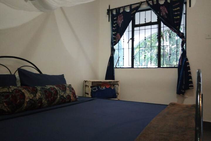 Room 5 of 10