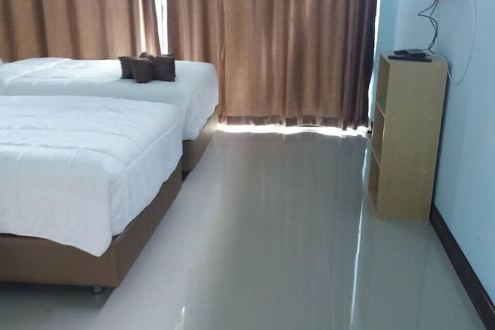 Room 3 of 27