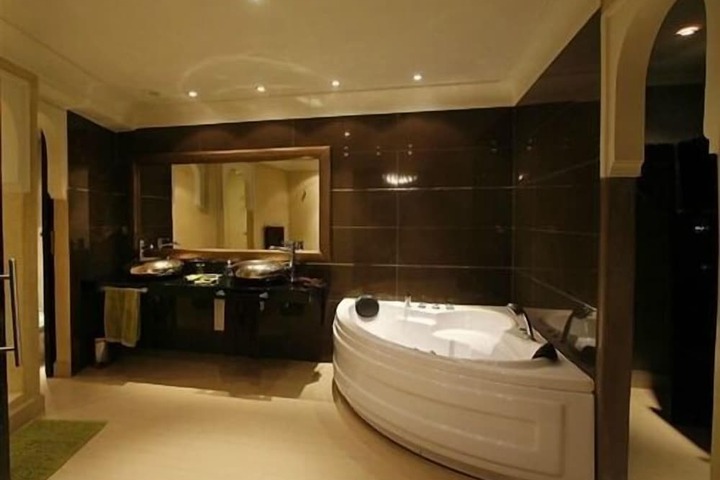 Room 12 of 22