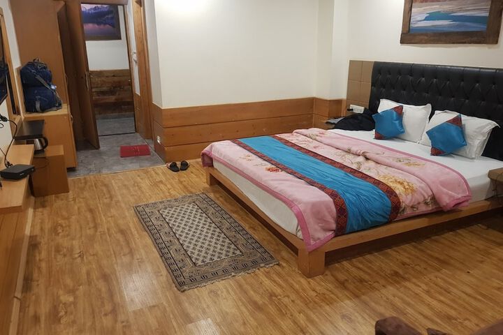 Room 5 of 14