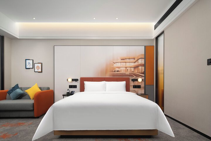 Room 9 of 15