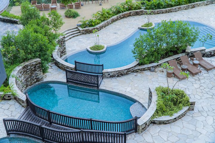 Pool 71 of 103