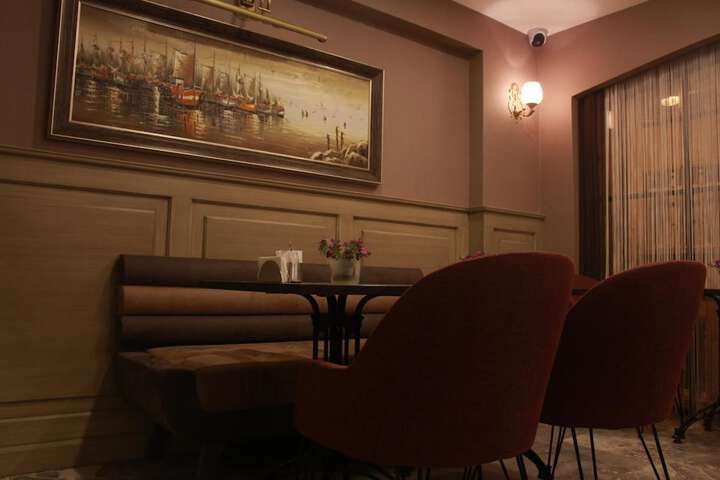 Dining 31 of 49