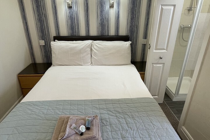 Room 25 of 141