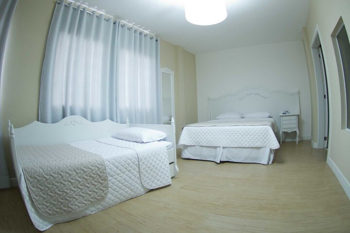 Room 10 of 38