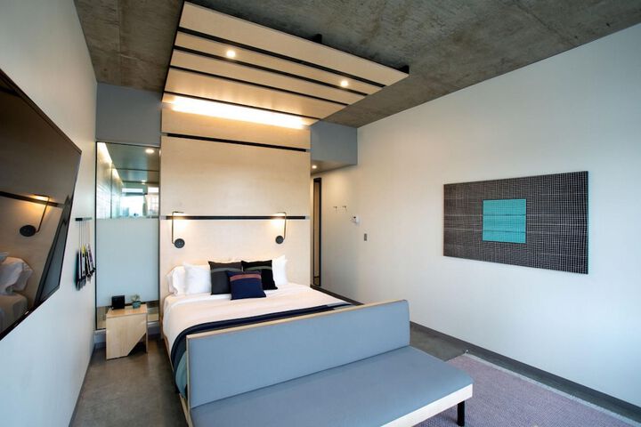 Room 53 of 136