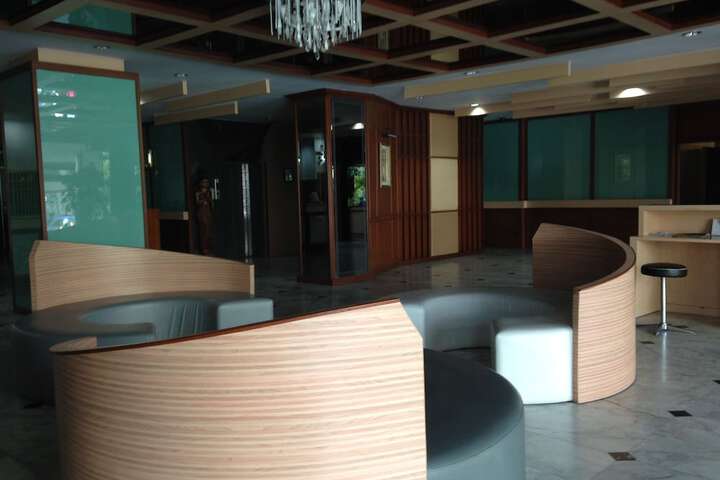 Entrance & Lobby