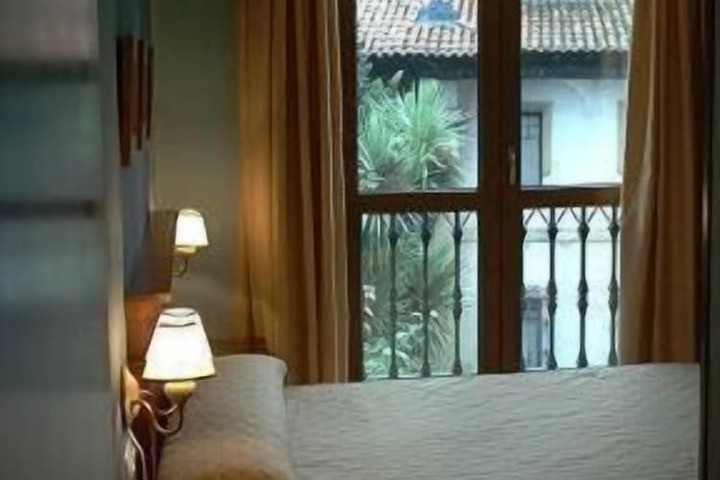 Room 8 of 25