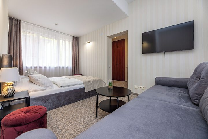 Room 83 of 214