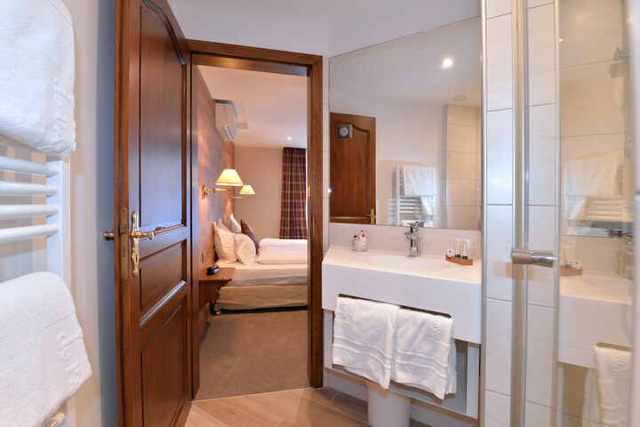 Room 54 of 101