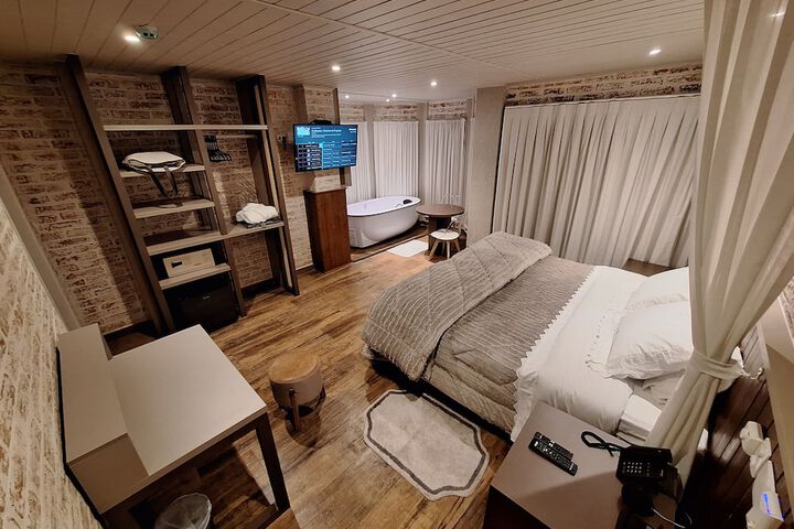 Room 73 of 82