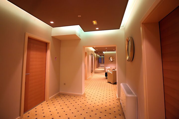Ballroom/Hall 68 of 73