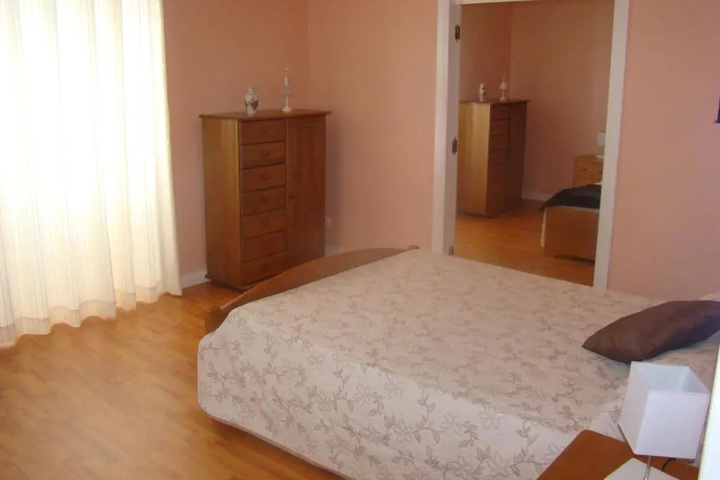 Room 5 of 16