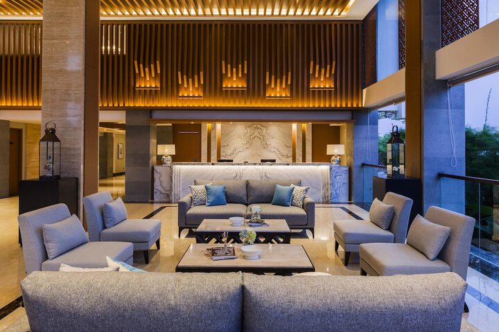 Entrance & Lobby