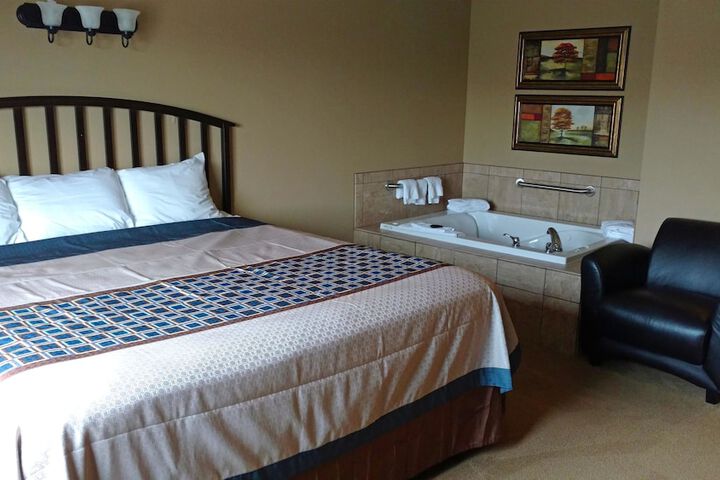 Standard | King Bed (3 of 7)