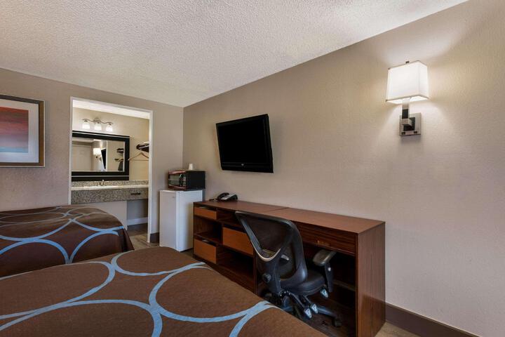 1 Double Bed Accessible (4 of 18)