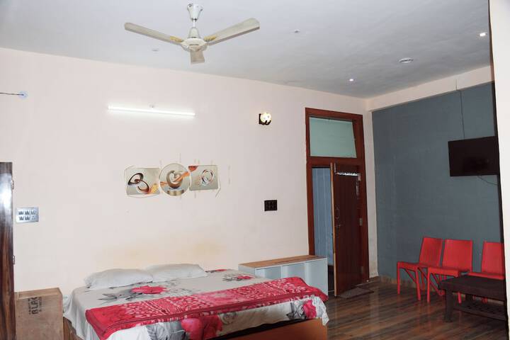 Room 8 of 31