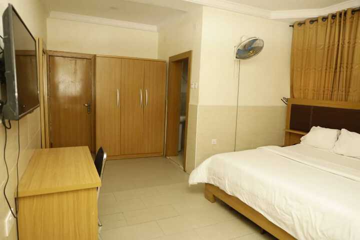 Room 11 of 24