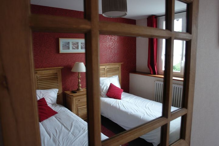 Room 12 of 37