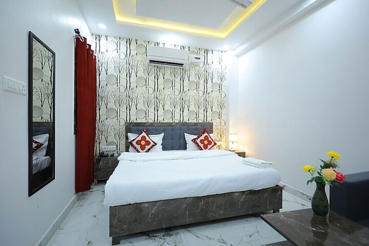 Room 12 of 13