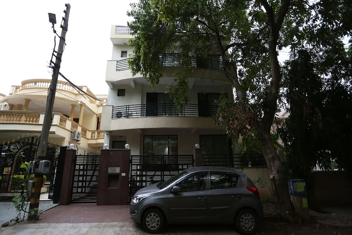 OYO 16410 Hotel Retreet
