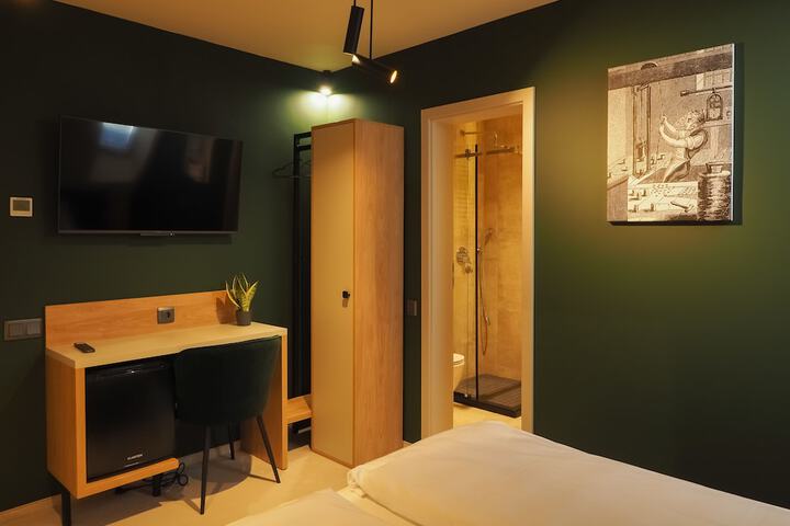 Room 16 of 74