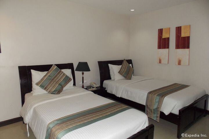 Room 6 of 42