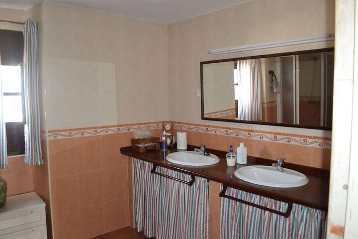 Room 35 of 68
