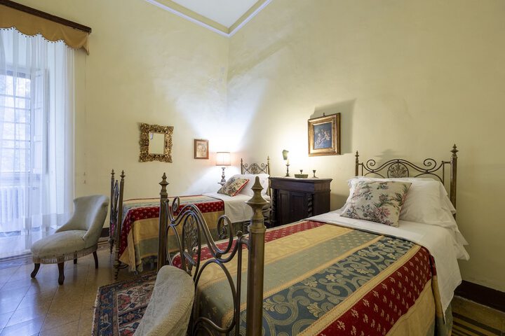 Room 8 of 49
