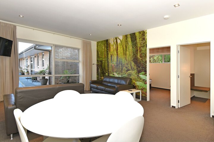 Room 14 of 34