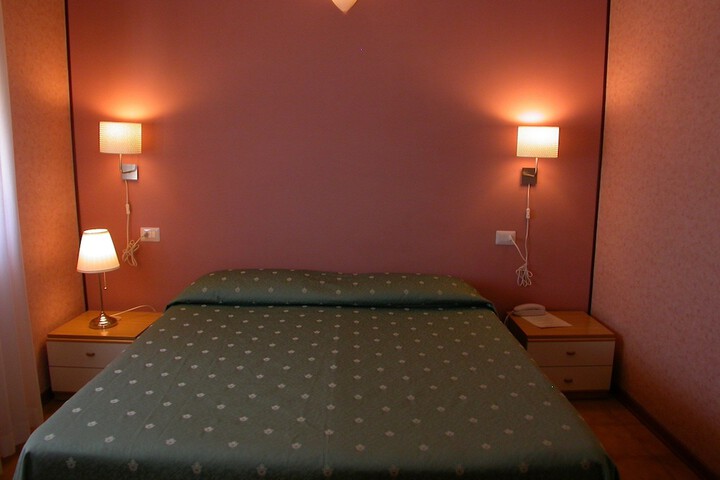 Room 7 of 65