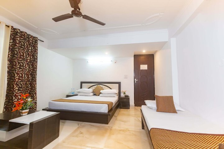 Room 10 of 24