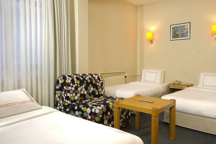 Room 8 of 35