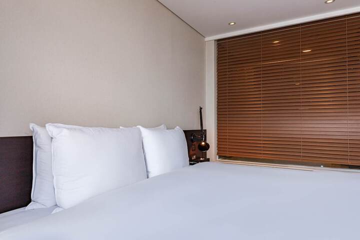 Room 30 of 63